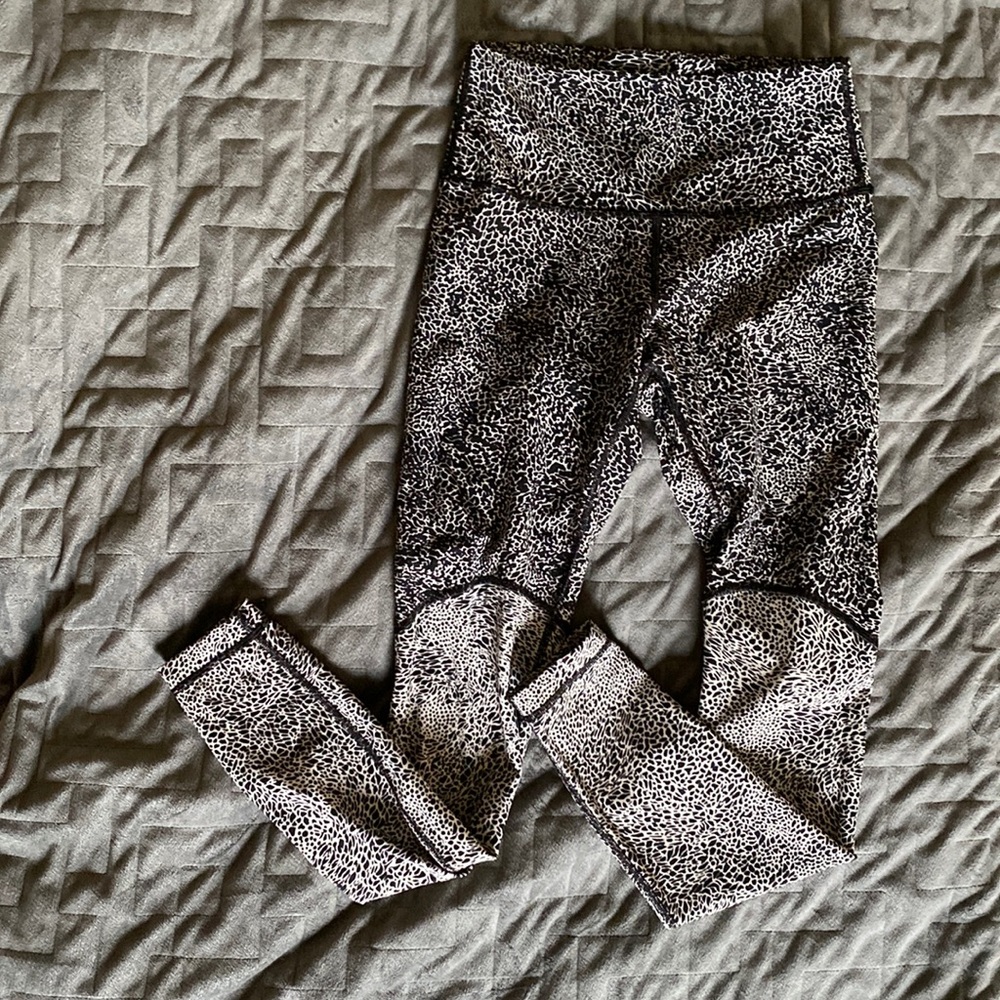 Lululemon leggings size 6